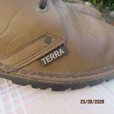 TERRA men's genuine tan leather Tarzan shoes size 10 with buffelprint CPR sole