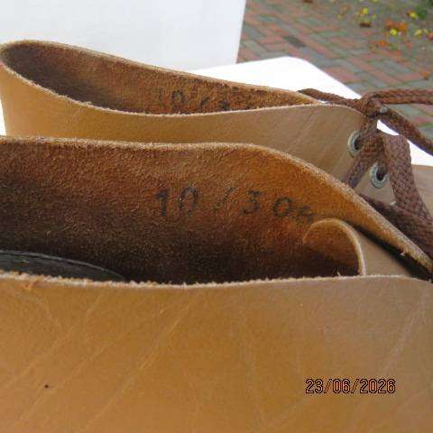 TERRA men's genuine tan leather Tarzan shoes size 10 with buffelprint CPR sole