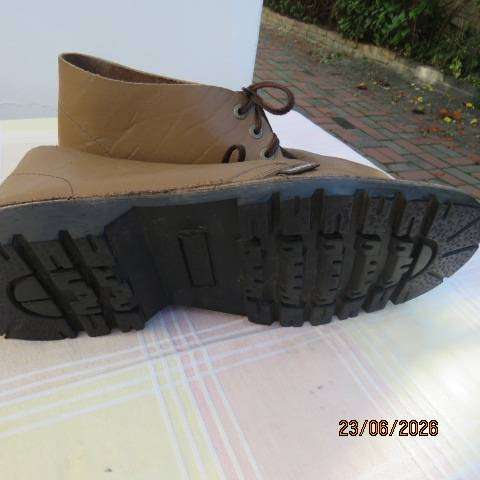 TERRA men's genuine tan leather Tarzan shoes size 10 with buffelprint CPR sole