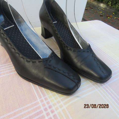Black ladies low heel formal shoes with leather uppers and square points, size 7