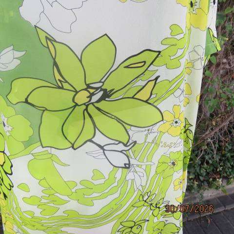 Vivara Michelle vibrant cream and yellow-green floral print button-down soft top size 44