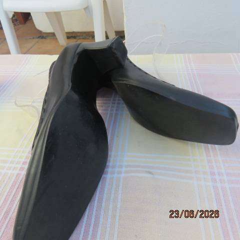 Black ladies low heel formal shoes with leather uppers and square points, size 7