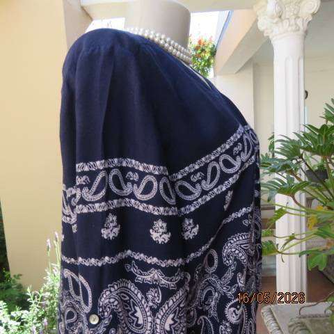 Donna Claire navy rayon long sleeve top with white bohemian print, size 40