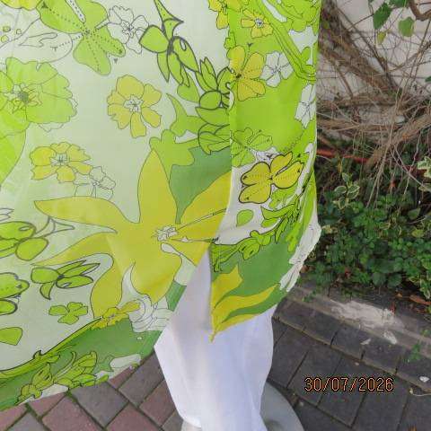 Vivara Michelle vibrant cream and yellow-green floral print button-down soft top size 44