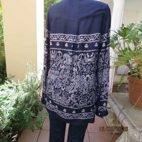 Donna Claire navy rayon long sleeve top with white bohemian print, size 40