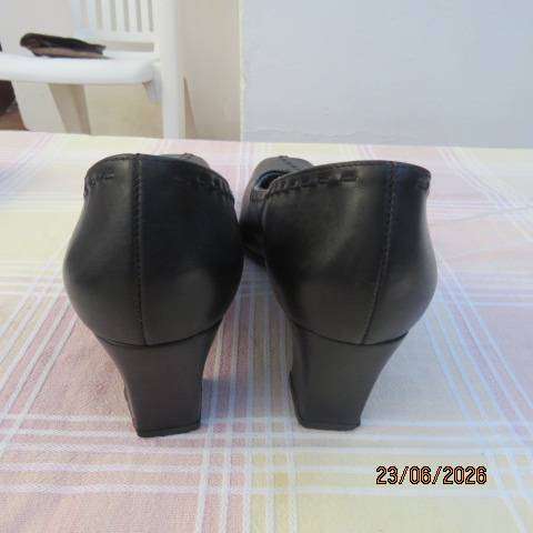 Black ladies low heel formal shoes with leather uppers and square points, size 7