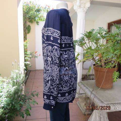 Donna Claire navy rayon long sleeve top with white bohemian print, size 40