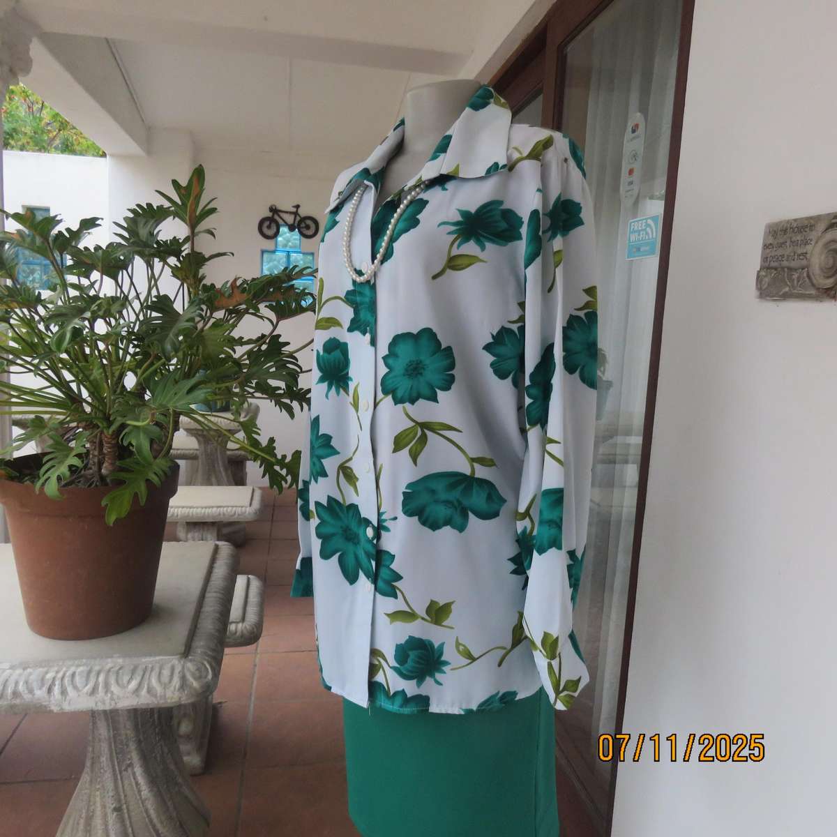 FULIDE soft viscose-polyester white long sleeve top. Jade-green floral print. Size 44
