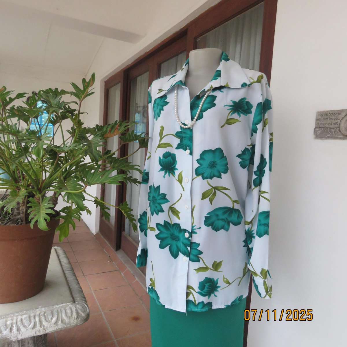 FULIDE soft viscose-polyester white long sleeve top. Jade-green floral print. Size 44