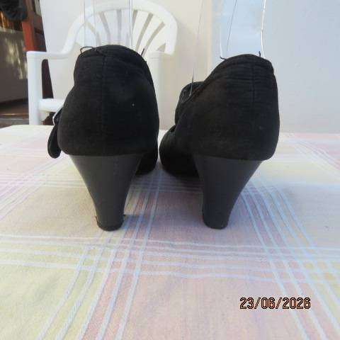 LILLEY black suede look shoes women size 6 with rounded fronts and wide strap