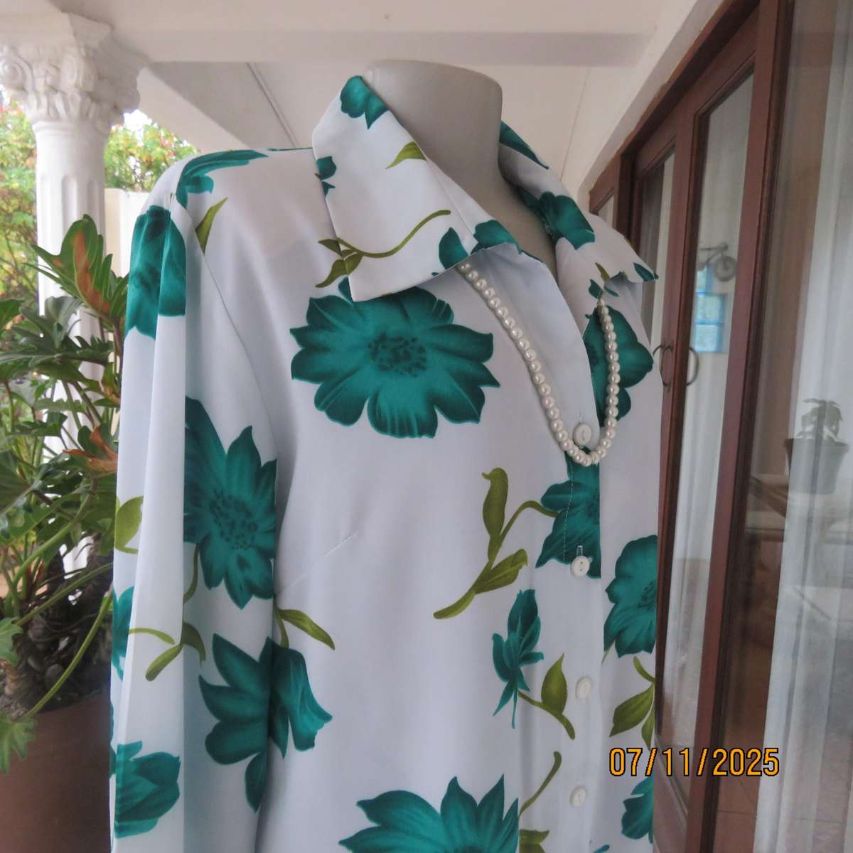 FULIDE soft viscose-polyester white long sleeve top. Jade-green floral print. Size 44