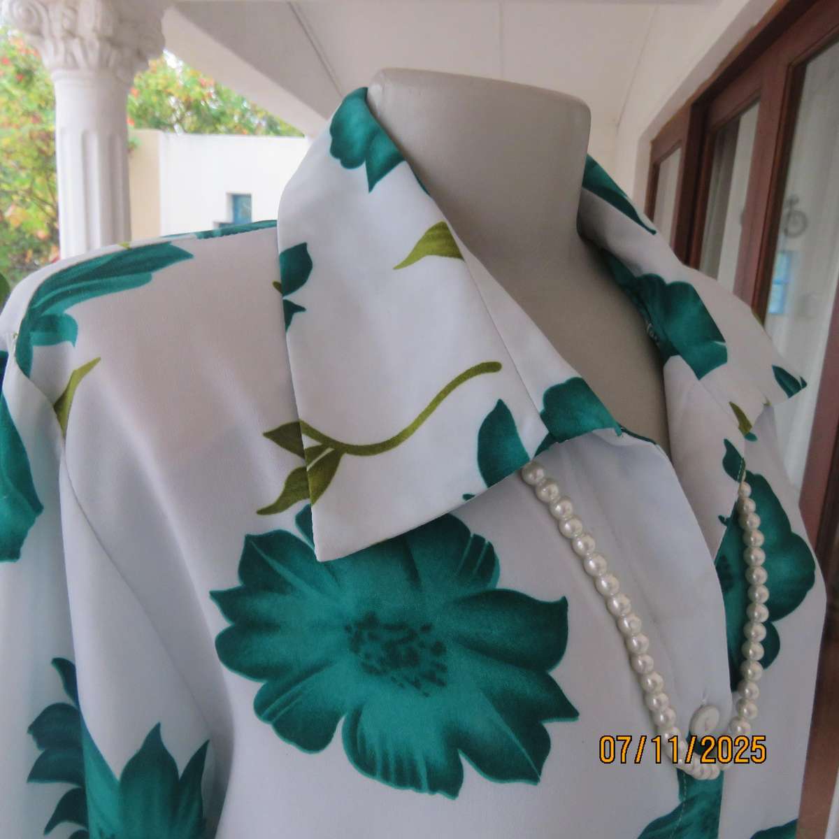 FULIDE soft viscose-polyester white long sleeve top. Jade-green floral print. Size 44