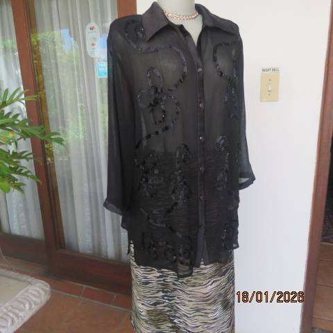 RENE TAYLOR black crinkled  sheer polyester top with luxury ribbon-bead front decoration. Size 44-46
