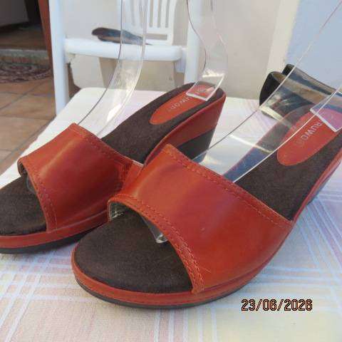 TRUWORTS rust colour wedge heel sandals with open toe and wide band, size 8