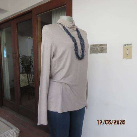Exact beige soft viscose-acrylic stretch long sleeve poloneck top size 36