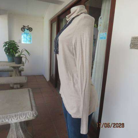 Exact beige soft viscose-acrylic stretch long sleeve poloneck top size 36