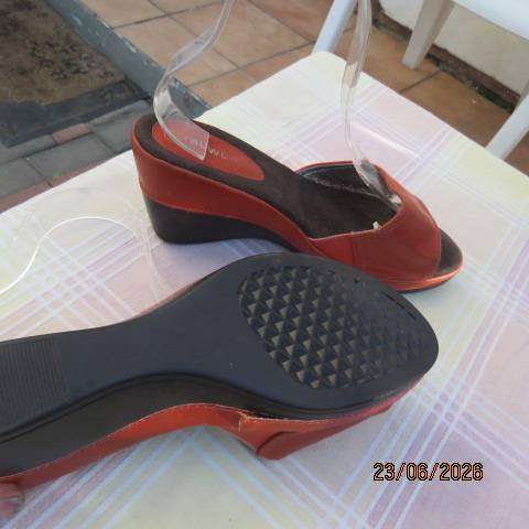 TRUWORTS rust colour wedge heel sandals with open toe and wide band, size 8