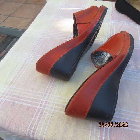 TRUWORTS rust colour wedge heel sandals with open toe and wide band, size 8