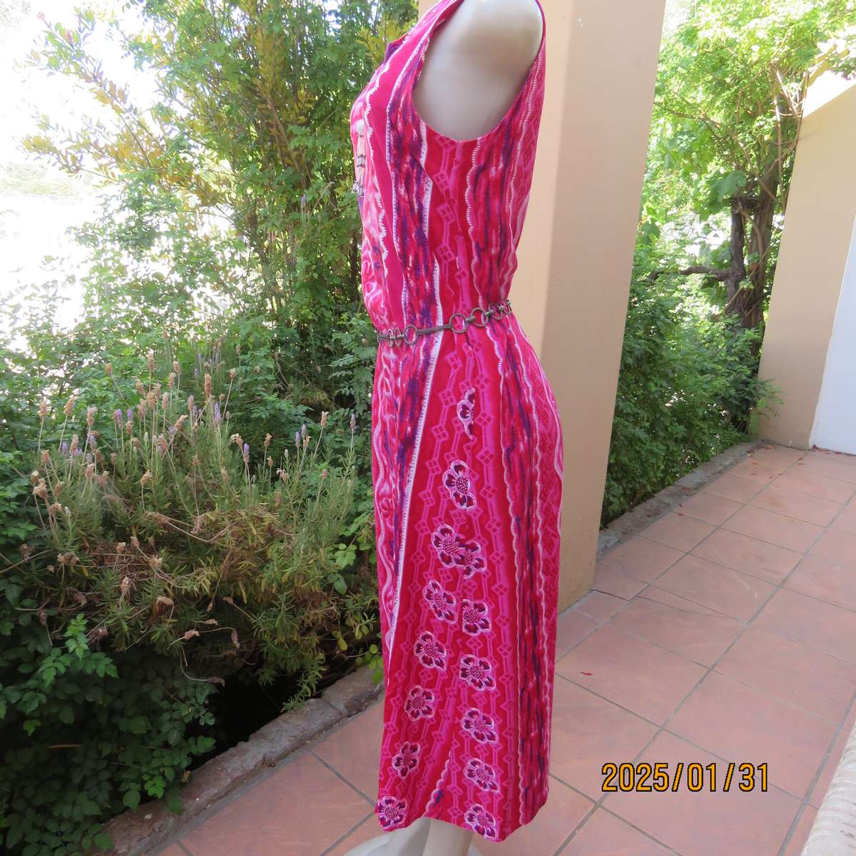 H2O colourful 100% viscose ankle length slip over dress in red-white-pink pattern lines.Size 40.