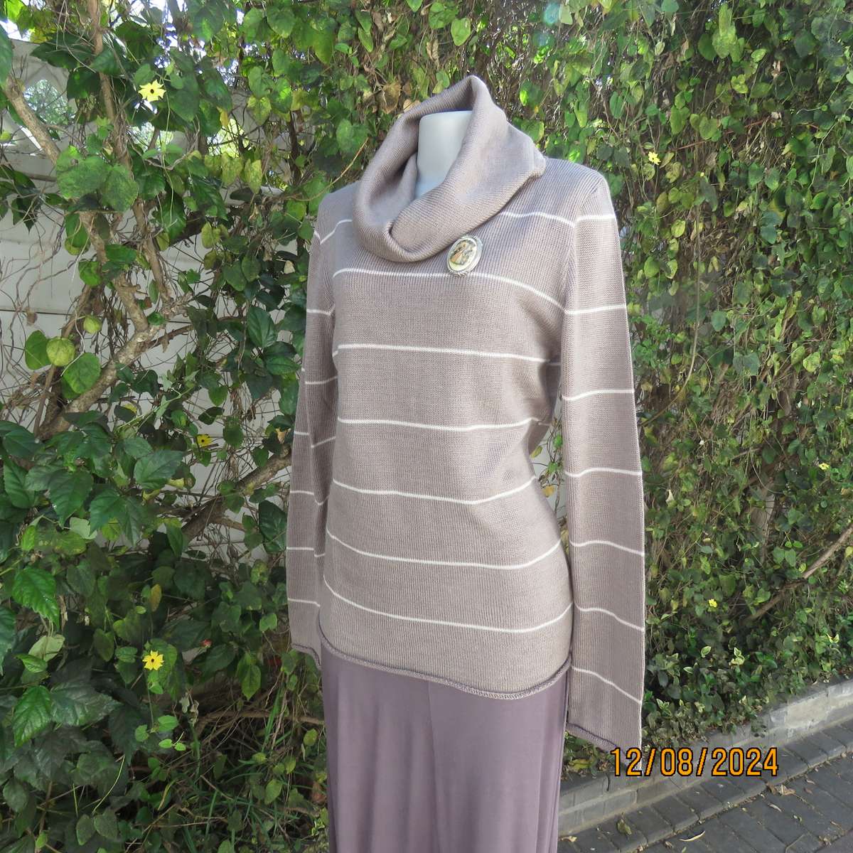 Fabulous PIACENZA long sleeve ecru poly/cotton knit  cardigan/cream stripes. Cowl collar 36 to 38