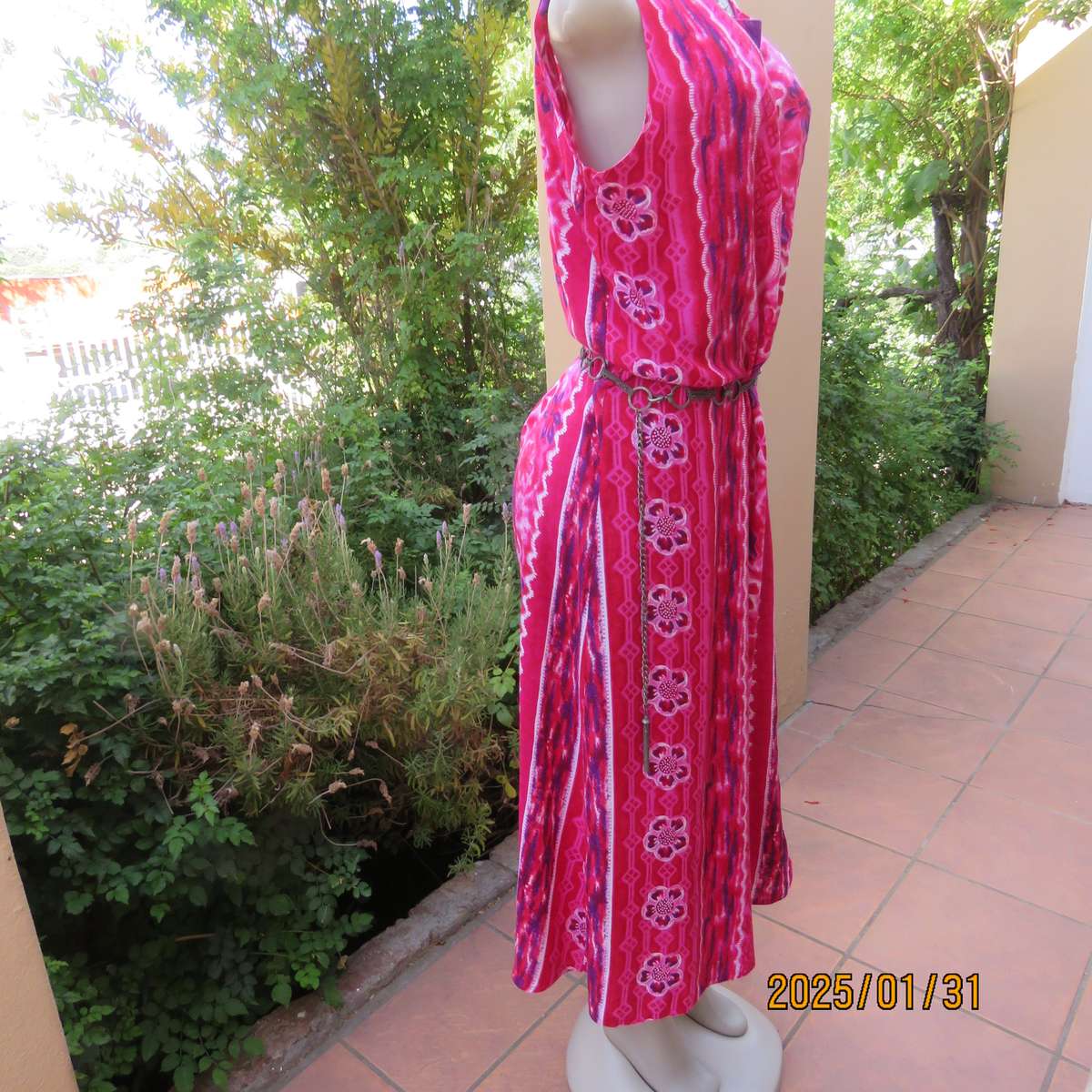 H2O colourful 100% viscose ankle length slip over dress in red-white-pink pattern lines.Size 40.
