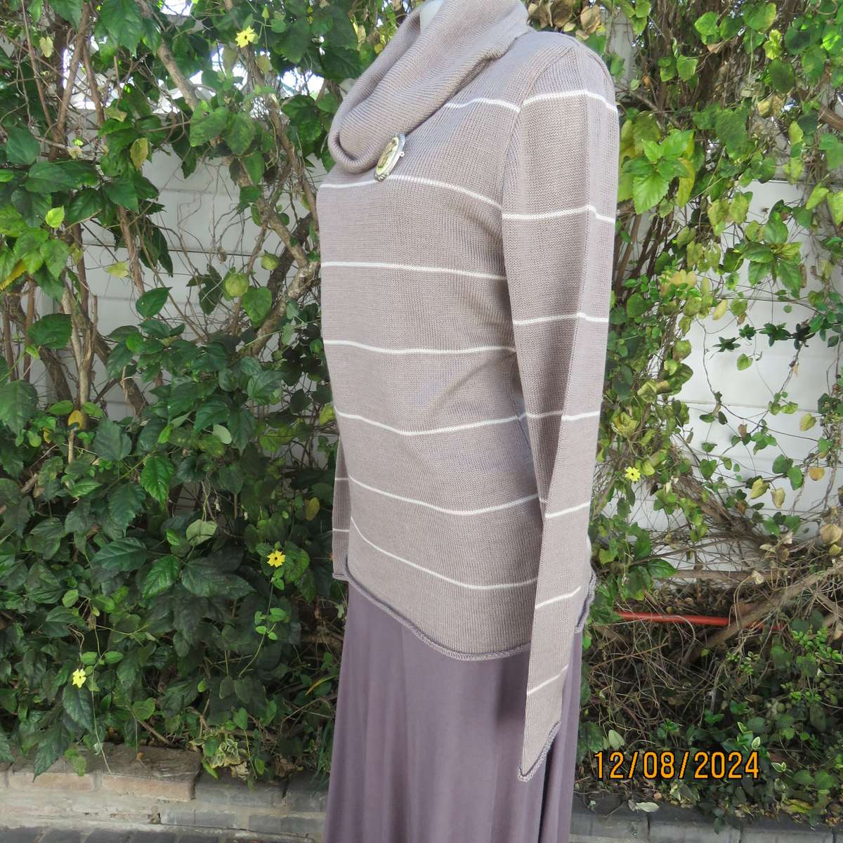 Fabulous PIACENZA long sleeve ecru poly/cotton knit  cardigan/cream stripes. Cowl collar 36 to 38