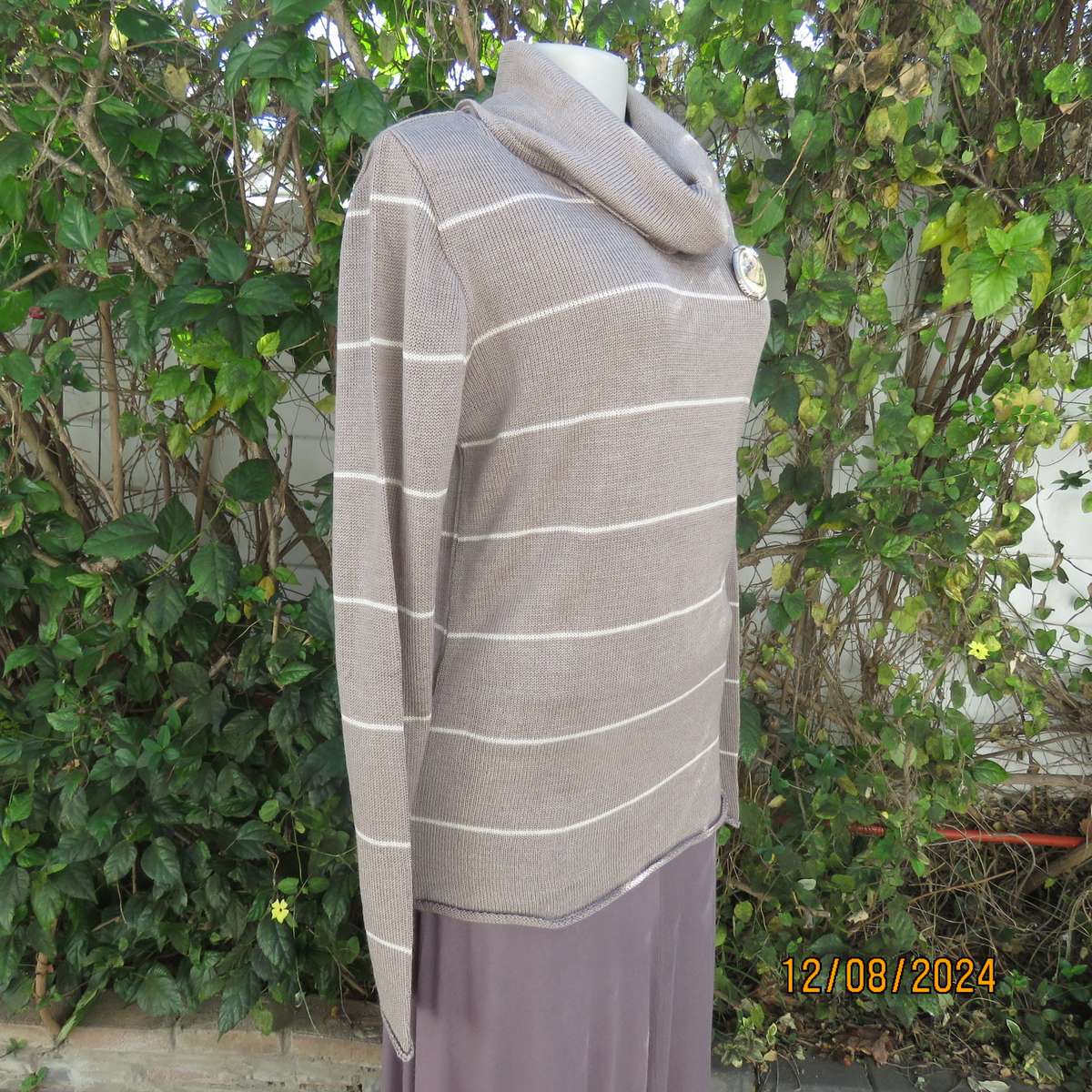 Fabulous PIACENZA long sleeve ecru poly/cotton knit  cardigan/cream stripes. Cowl collar 36 to 38