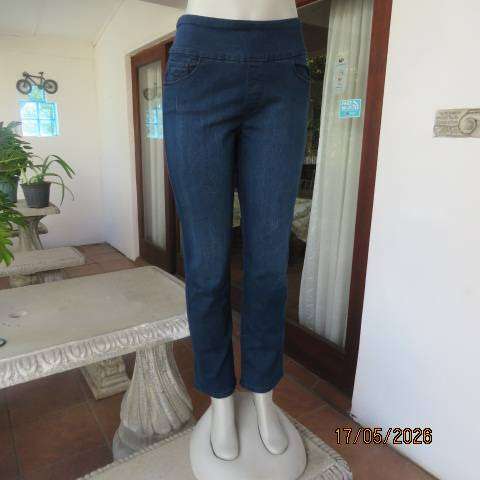 Gloria Vanderbilt skinny blue denim stretch jeans size 36 tight fit.