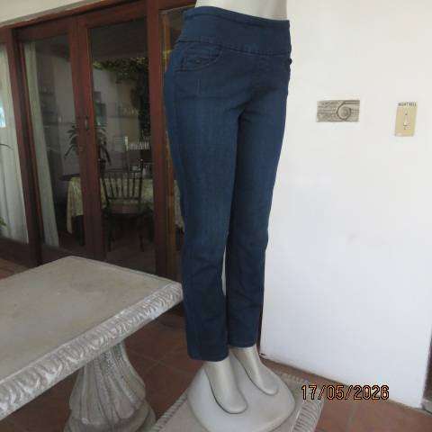 Gloria Vanderbilt skinny blue denim stretch jeans size 36 tight fit.