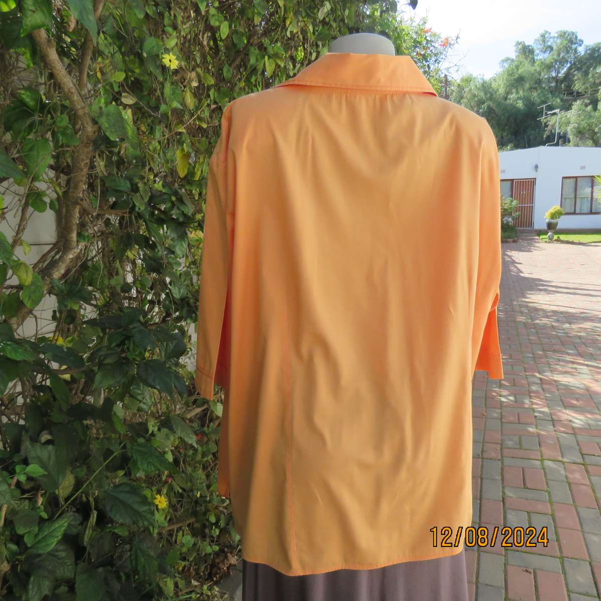 Easy to wear papaya colour button down top with gathered empire front. Size 50by DONATELLA. As new