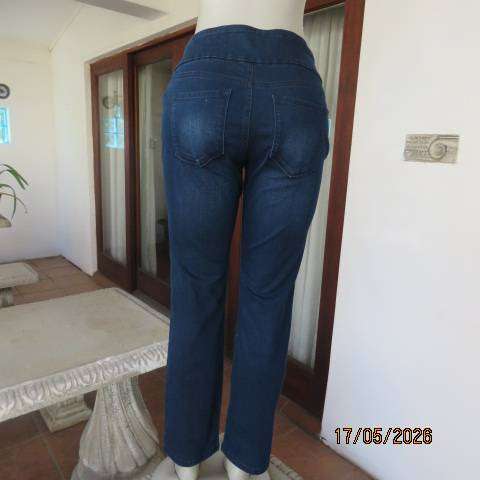 Gloria Vanderbilt skinny blue denim stretch jeans size 36 tight fit.
