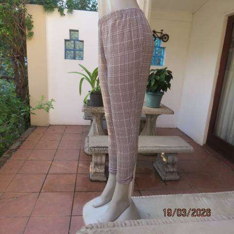 Checked beige-tan and black stretch polyester jeggings with elasticated waist, size 32