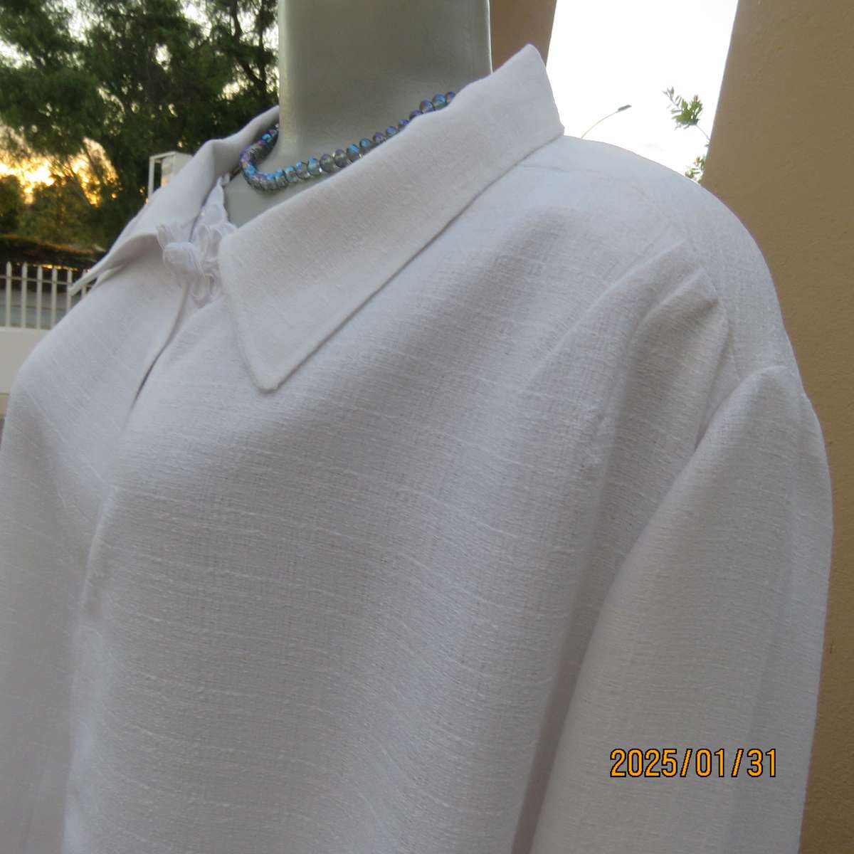 Textured polyester white long cuffed sleeve wide cut open jacket. One button-loop closure. Size 50.