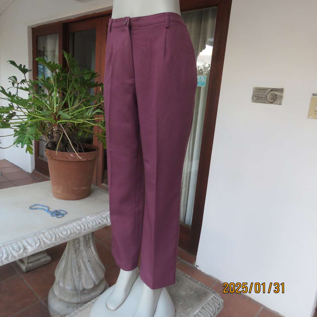 STYLE mulberry colour dress pants by E W M size 40. Dummy side pockets. In polyester.Very good cond.