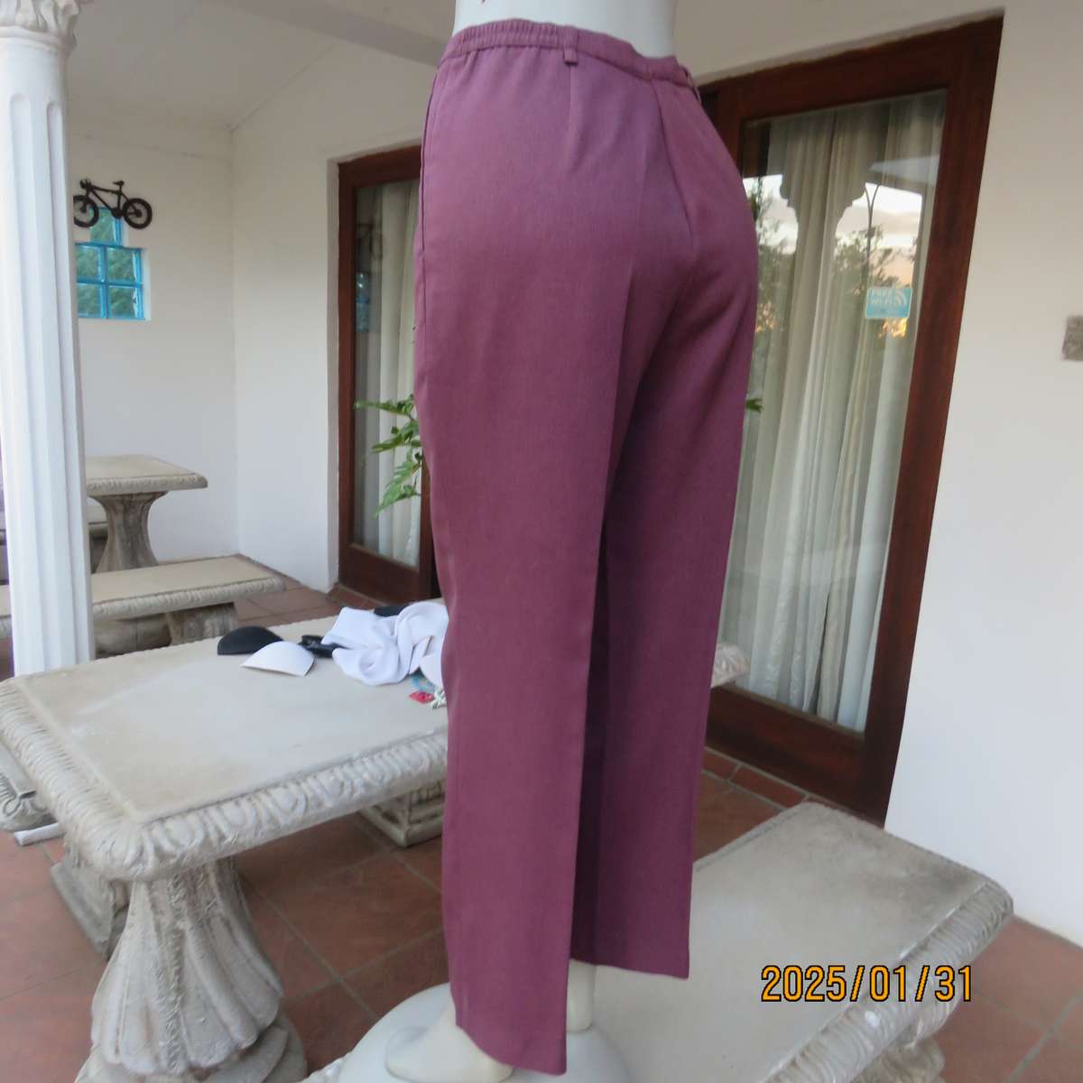 STYLE mulberry colour dress pants by E W M size 40. Dummy side pockets. In polyester.Very good cond.