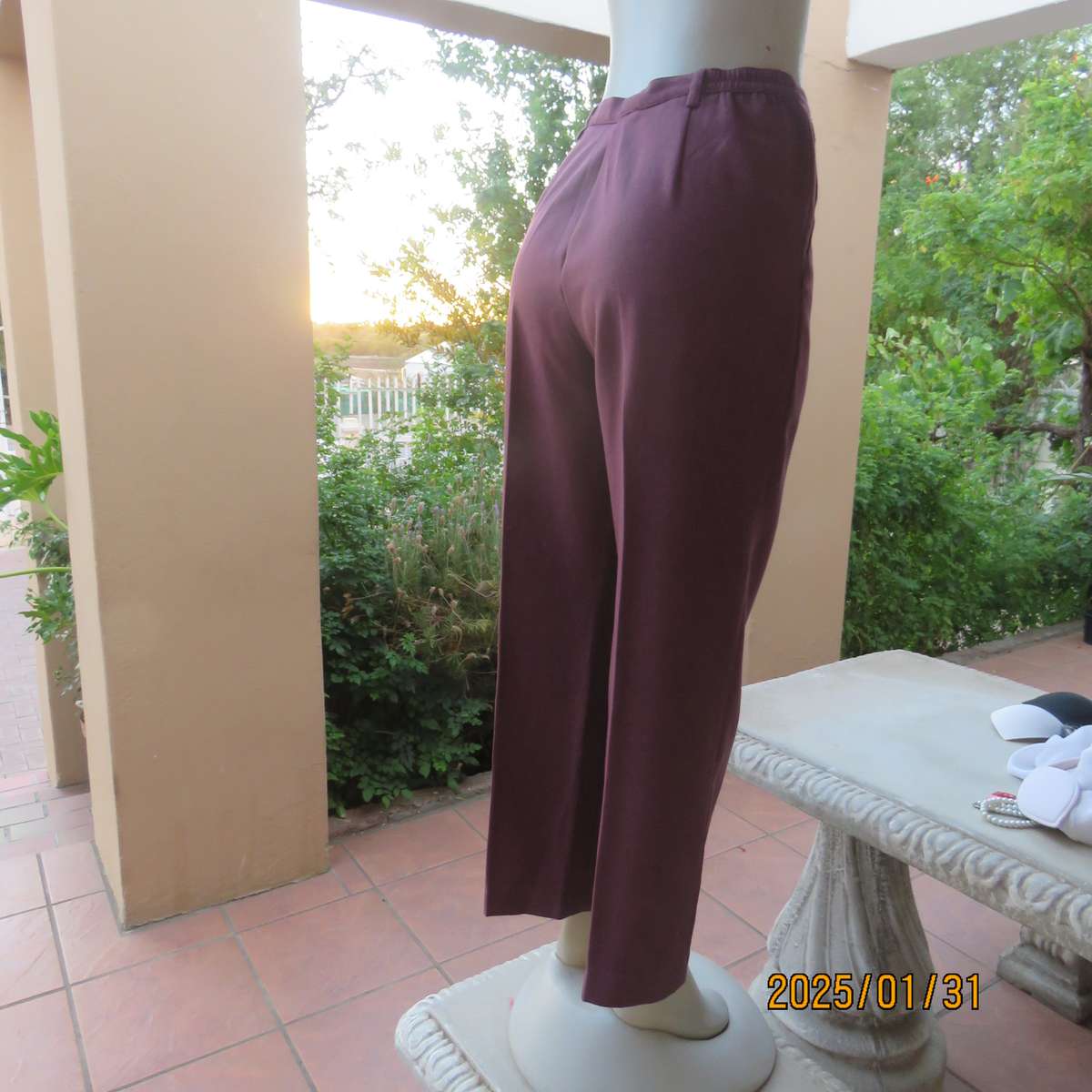 STYLE mulberry colour dress pants by E W M size 40. Dummy side pockets. In polyester.Very good cond.