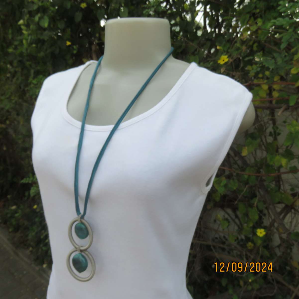 Snow white sleeveless slip over HOBB'S of LONDON ribbed cotton top.Size 36. Luxury brand.New cond