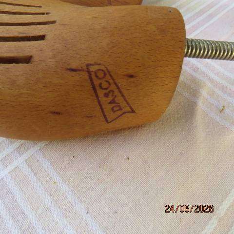 DASCO men's shoe tree stretchers size 9-10 with SS spring - to maintain the shape