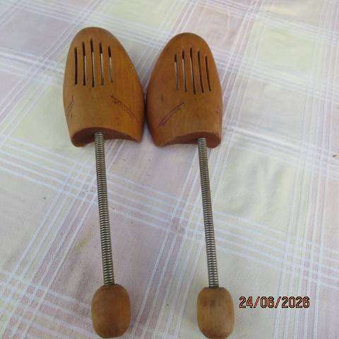 DASCO men's shoe tree stretchers size 9-10 with SS spring - to maintain the shape