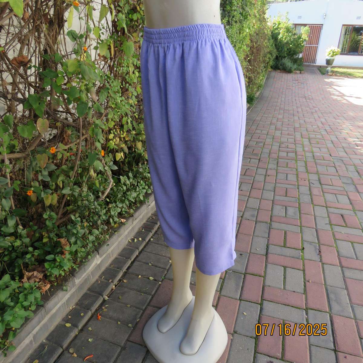 ENRICH cropped lavender colour cropped pants size 42. Wide elasticated waist. Pockets