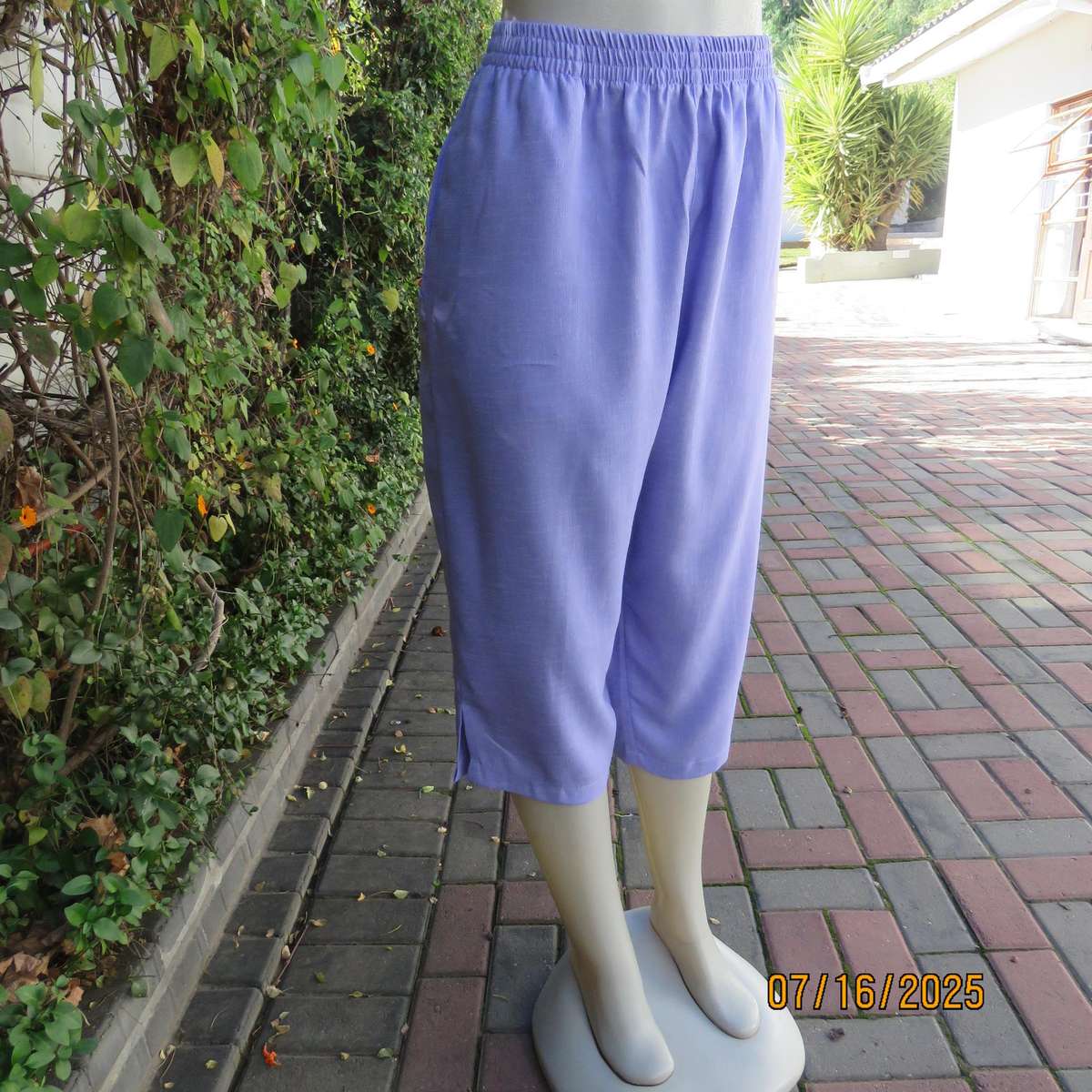 ENRICH cropped lavender colour cropped pants size 42. Wide elasticated waist. Pockets