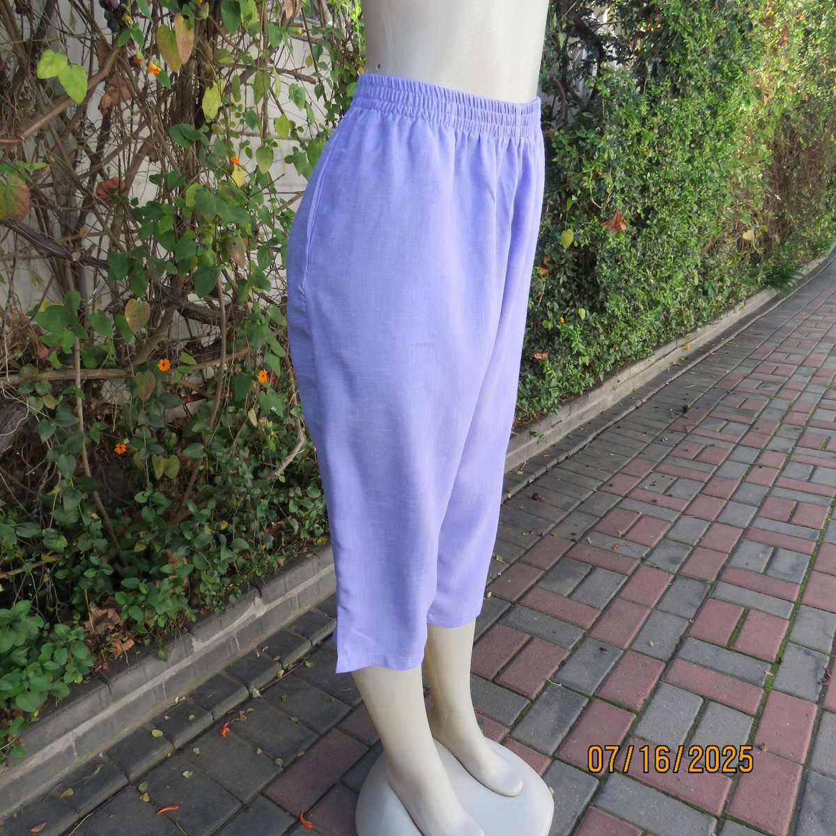 ENRICH cropped lavender colour cropped pants size 42. Wide elasticated waist. Pockets