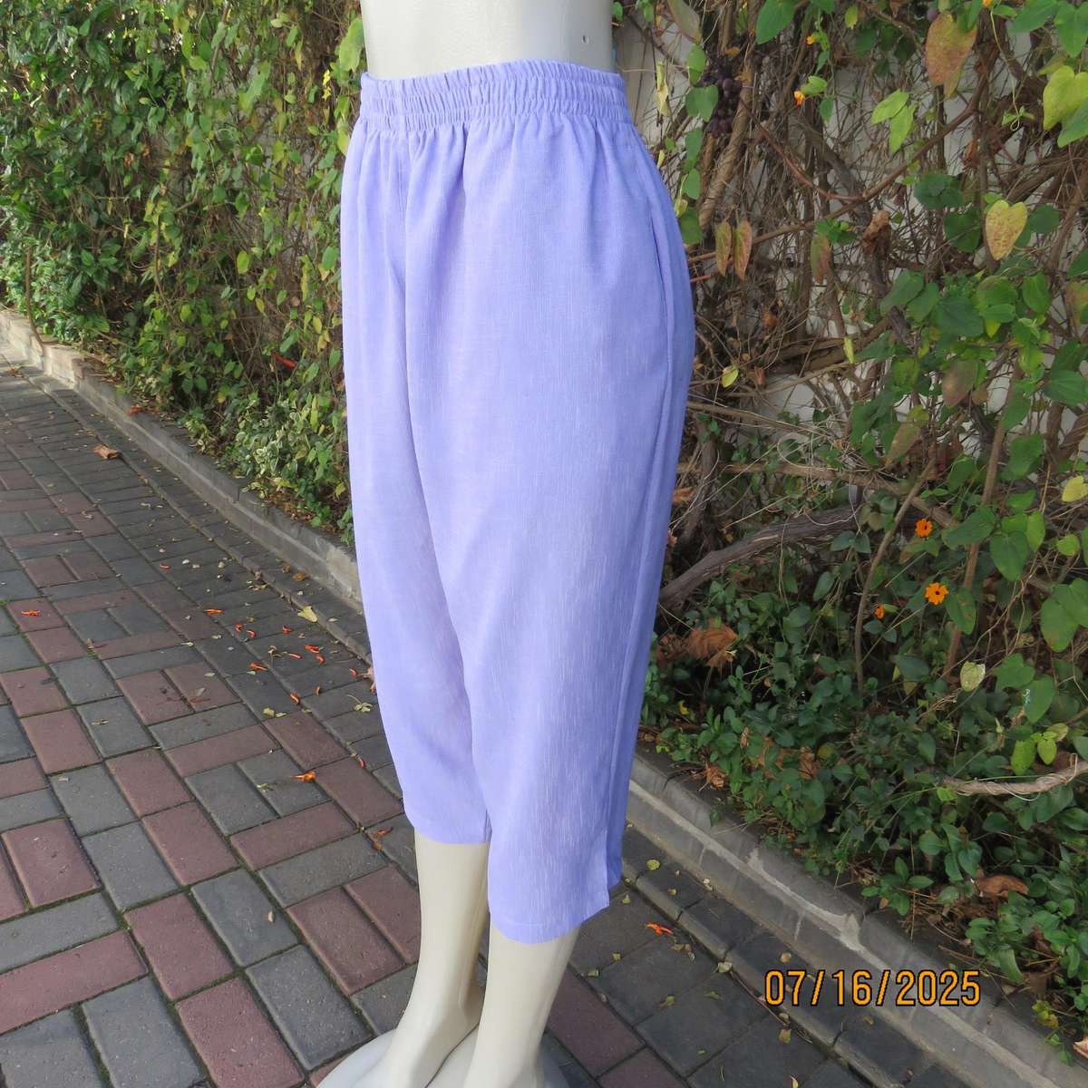 ENRICH cropped lavender colour cropped pants size 42. Wide elasticated waist. Pockets