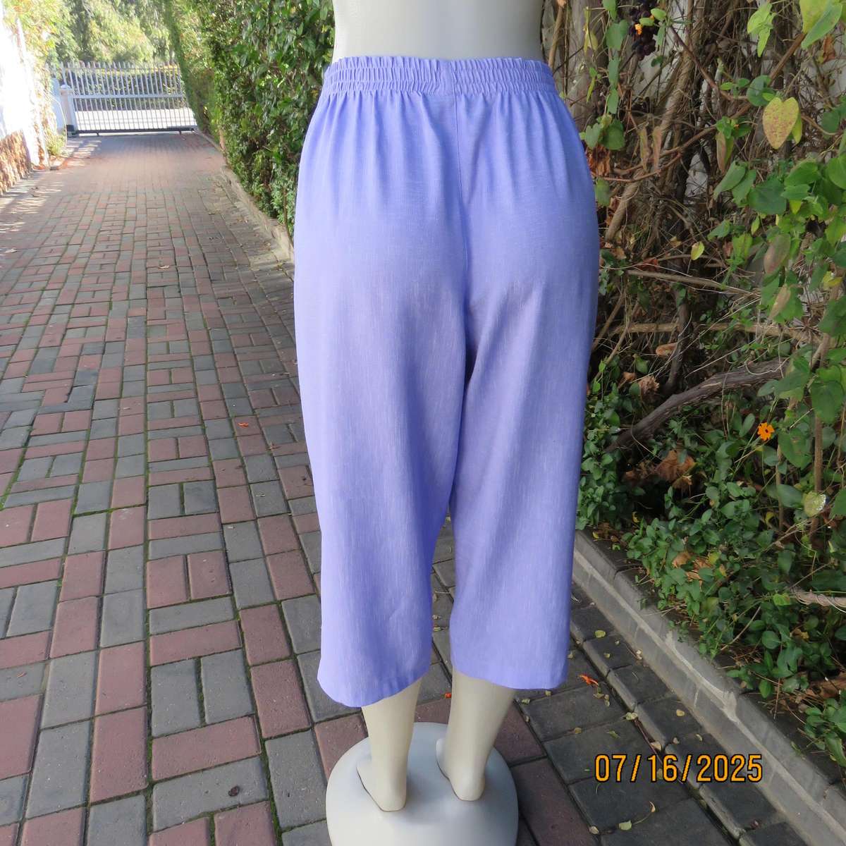 ENRICH cropped lavender colour cropped pants size 42. Wide elasticated waist. Pockets