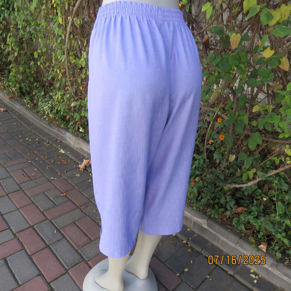 ENRICH cropped lavender colour cropped pants size 42. Wide elasticated waist. Pockets