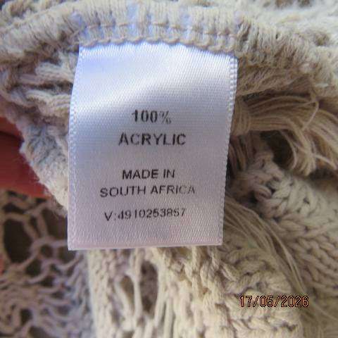 Donna Claire light ecru knitted acrylic sleeveless gilet in lace pattern size 44-46