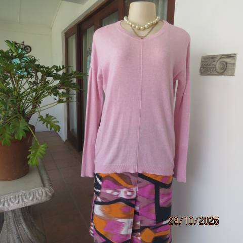 EDC tea rose pink acrylic knit soft slop over top with longer back. Size 38