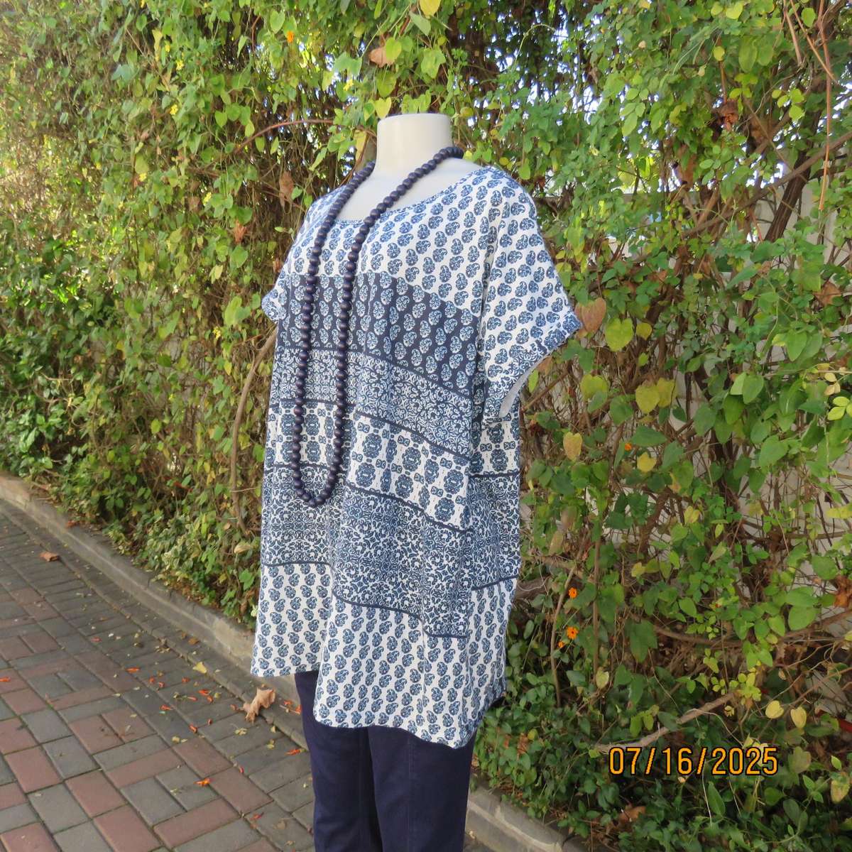 Slip over horizontal patterned polycotton stretch top size 48. Tiny cut-on sleeves