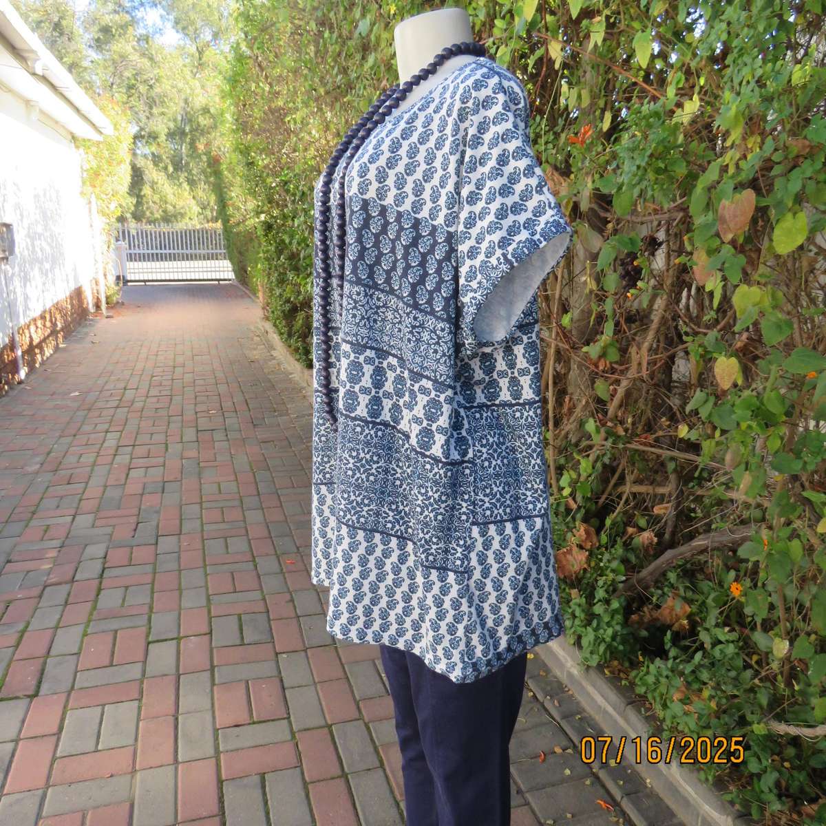 Slip over horizontal patterned polycotton stretch top size 48. Tiny cut-on sleeves