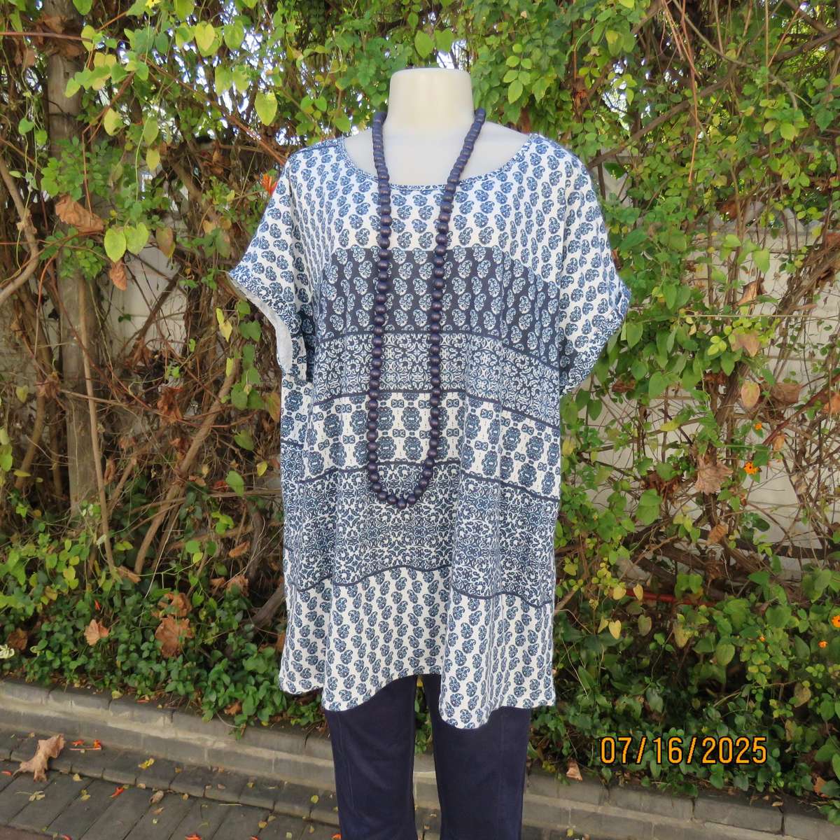 Slip over horizontal patterned polycotton stretch top size 48. Tiny cut-on sleeves